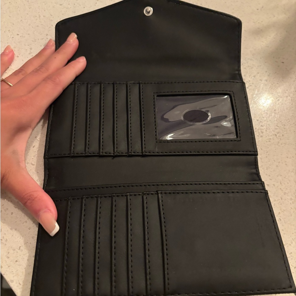 GUESS Black Patent Logo-Embossed Envelope Wallet - Picture 2 of 3